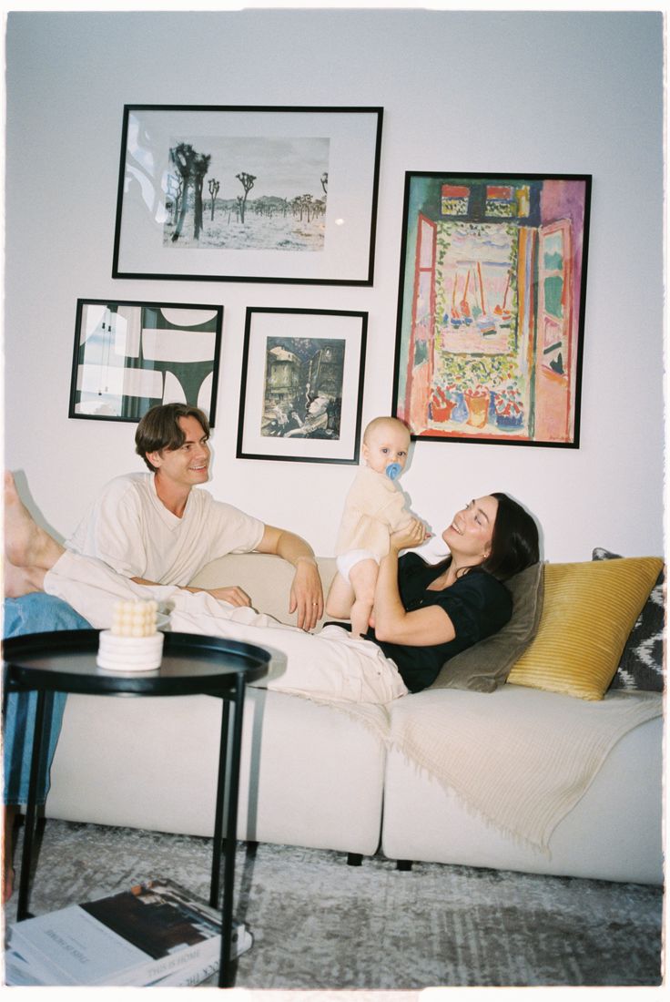 Familie und Kind erleben einen besonderen Moment